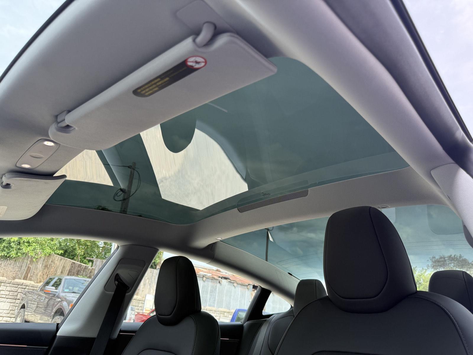 Vehicle photo 27