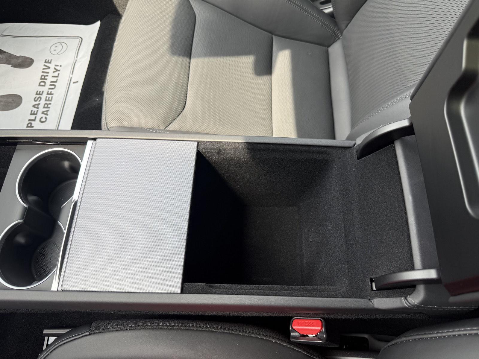 Vehicle photo 33