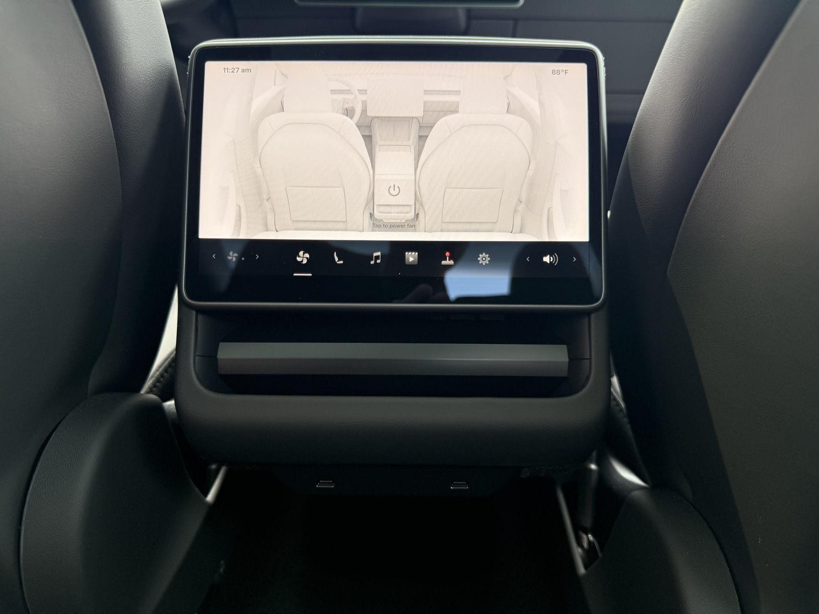 Vehicle photo 34
