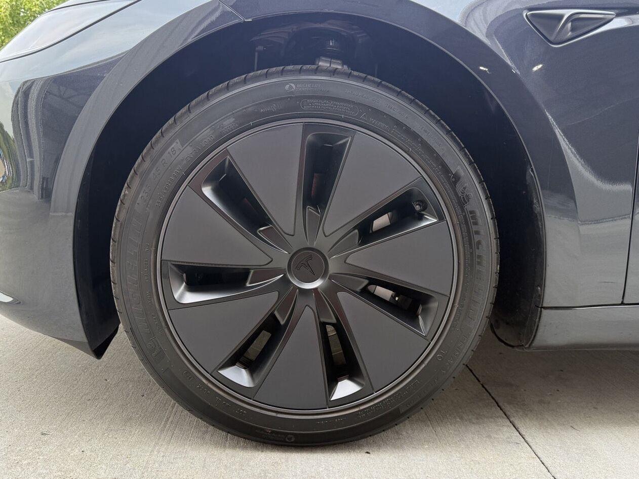 Vehicle photo 8