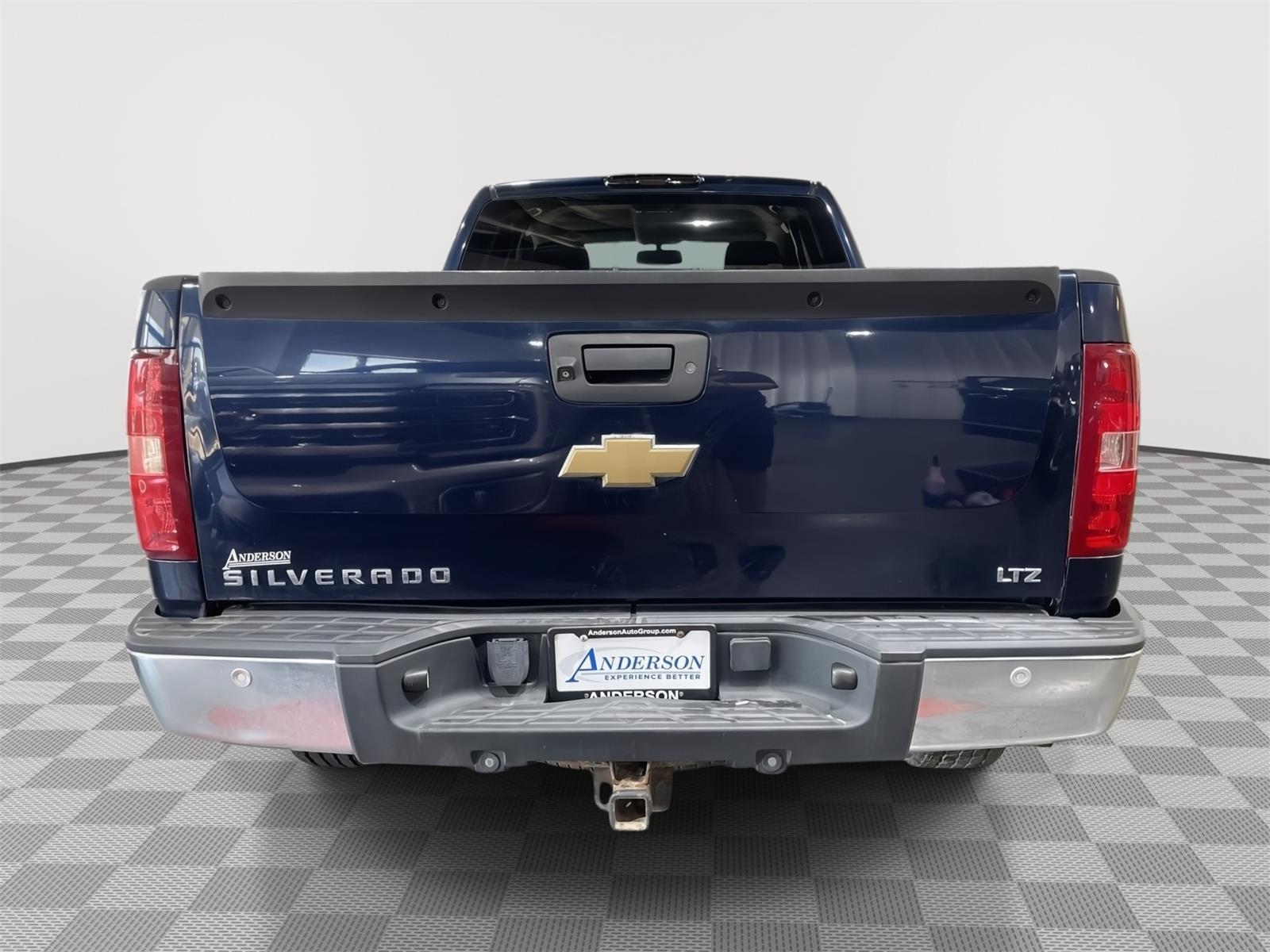 Vehicle photo 8