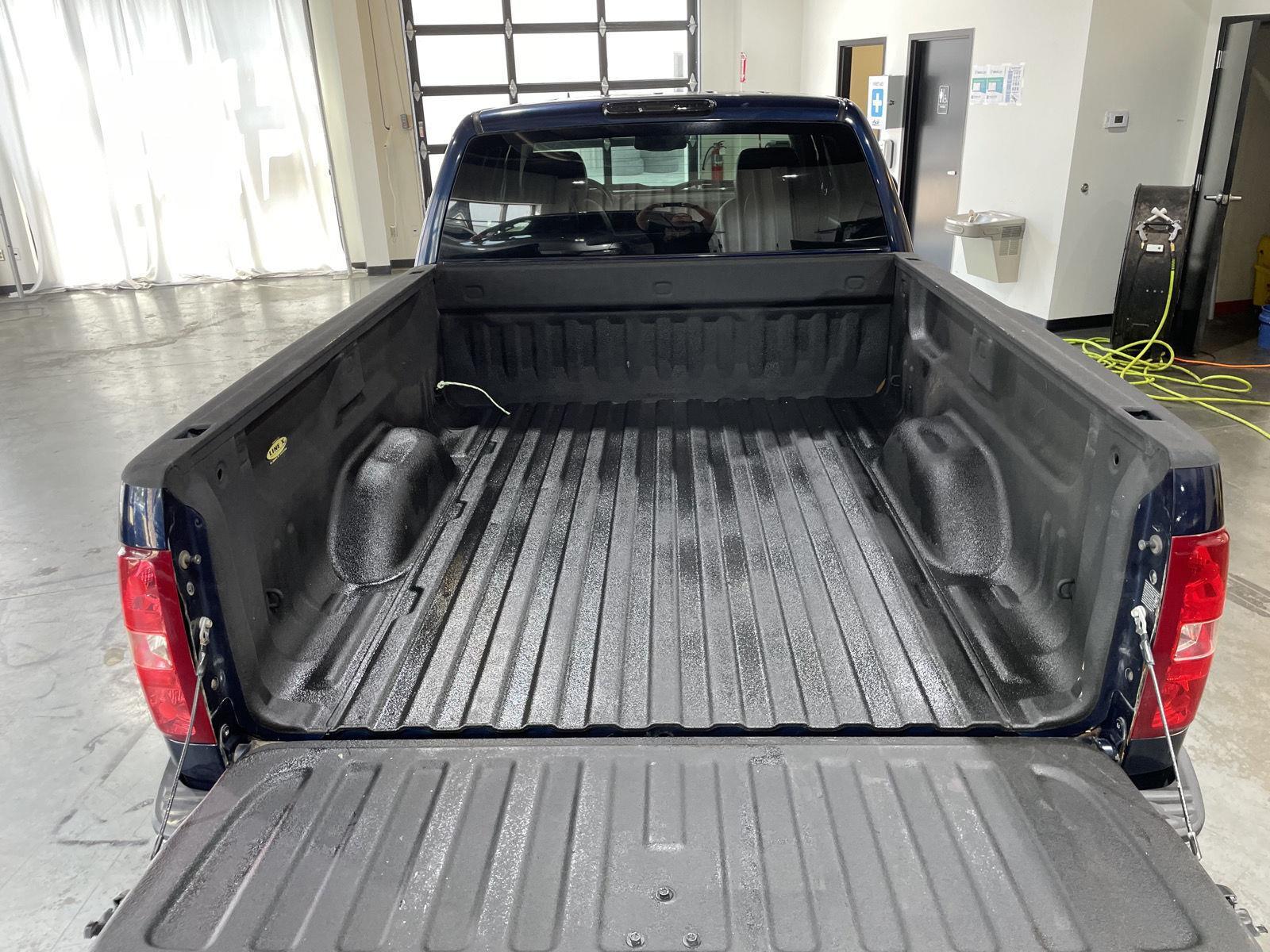 Vehicle photo 9