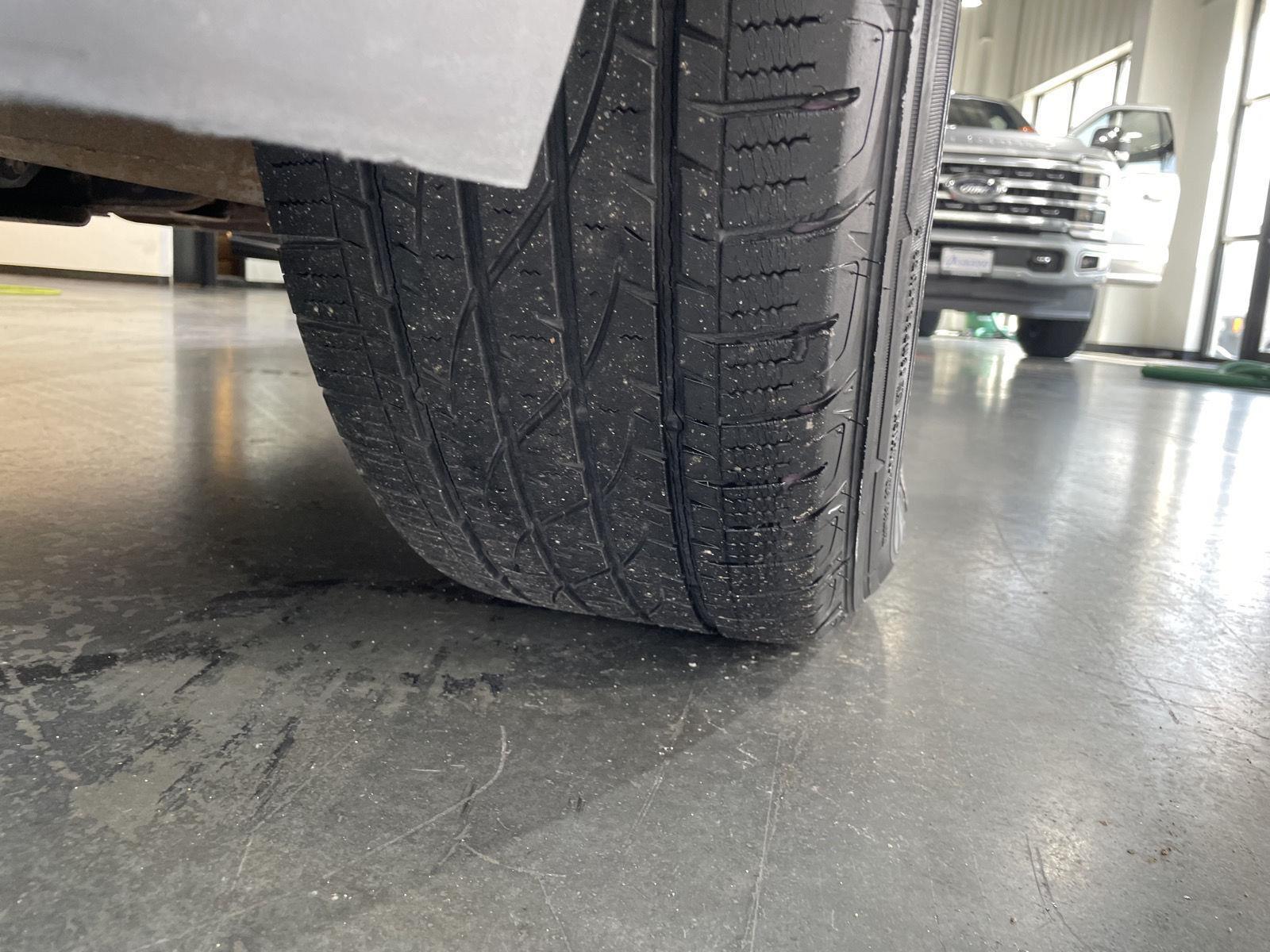 Vehicle photo 12