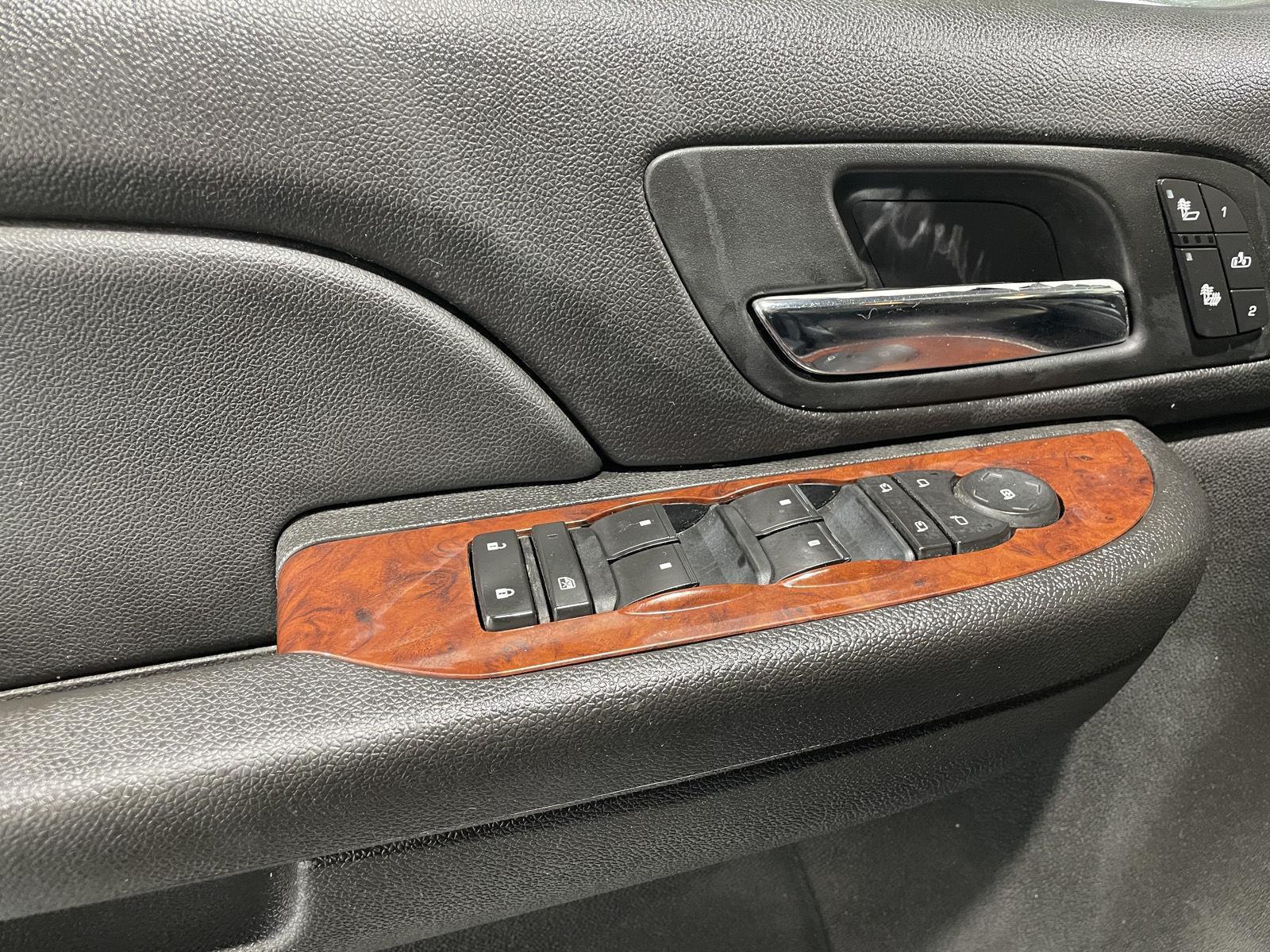 Vehicle photo 19