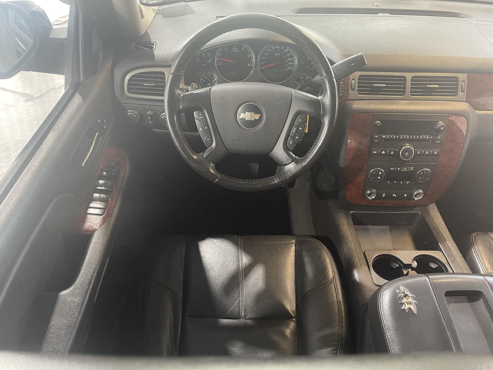 Vehicle photo 23