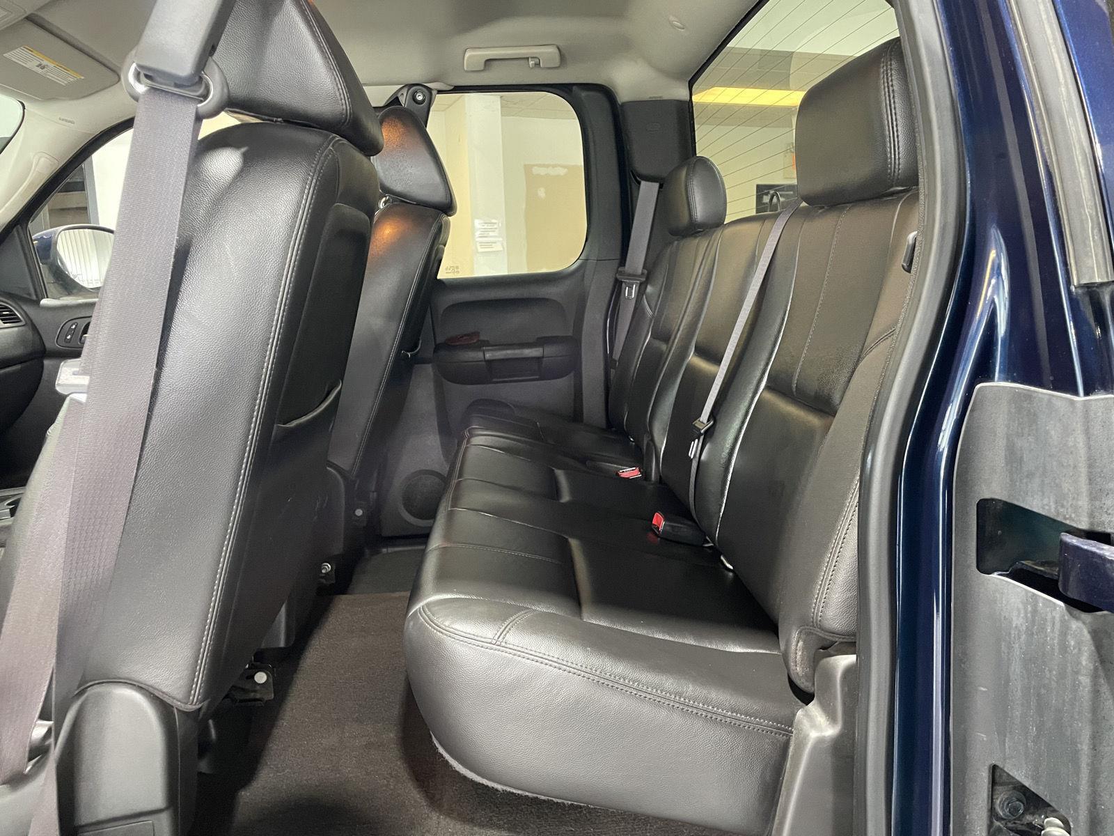 Vehicle photo 26
