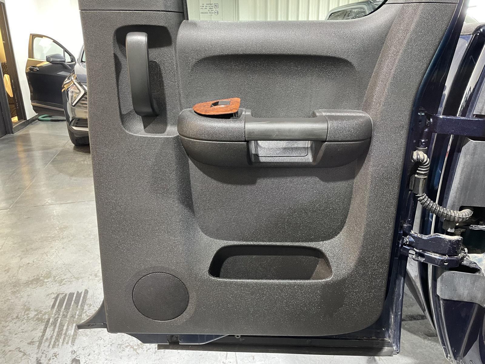 Vehicle photo 27