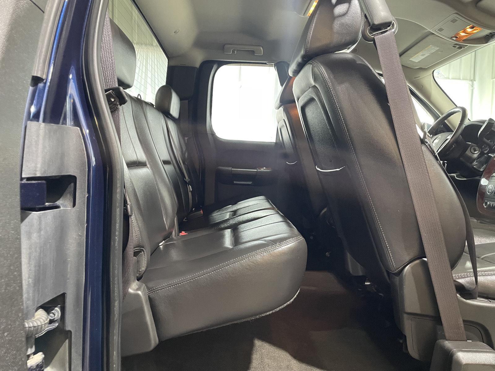 Vehicle photo 28