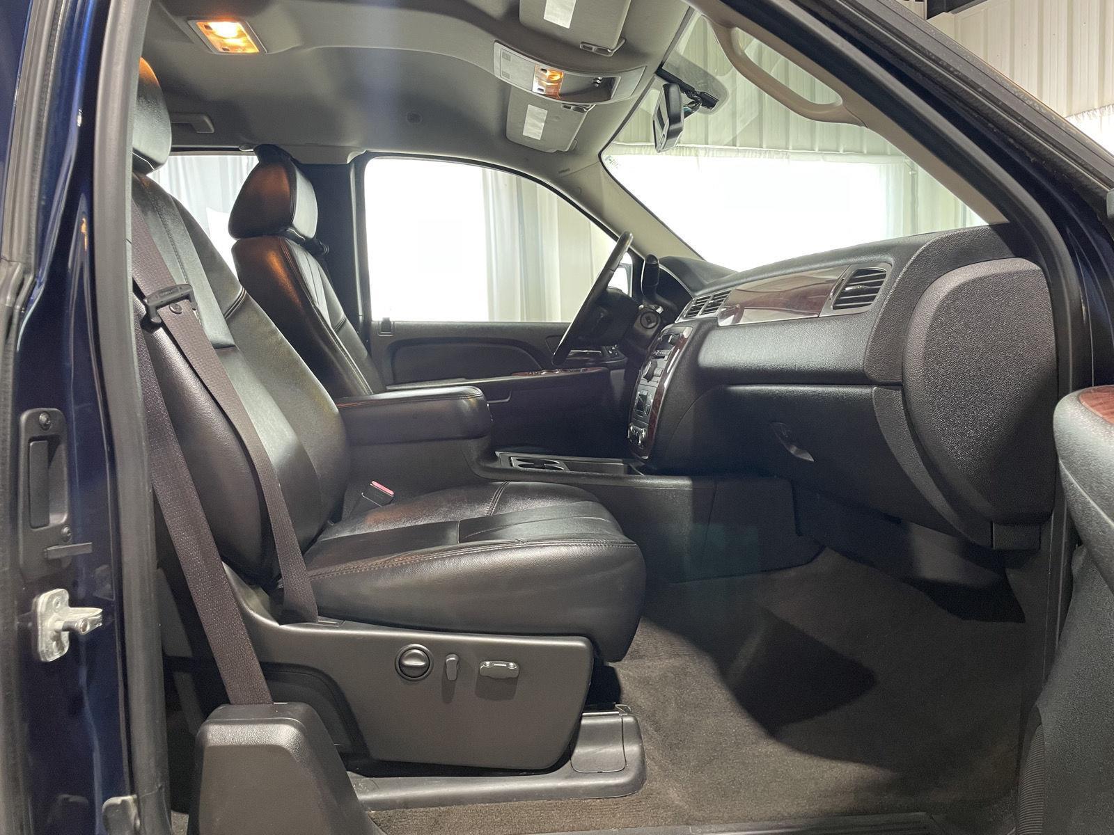 Vehicle photo 30