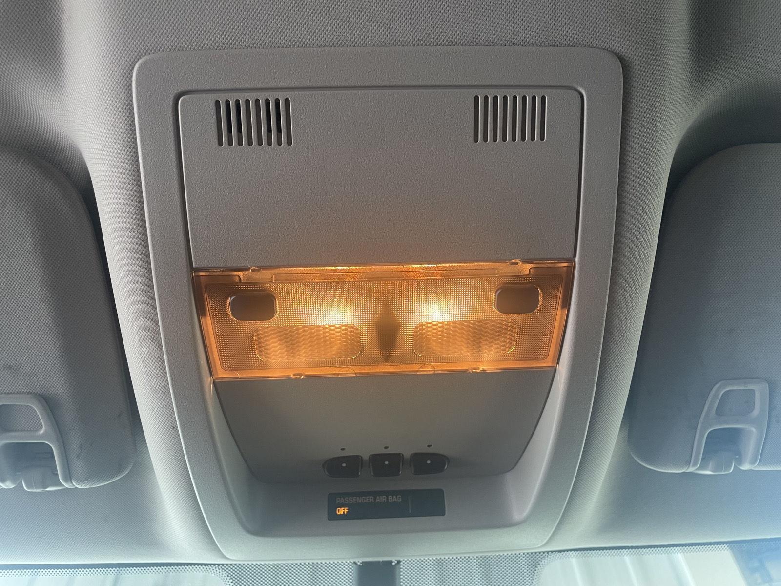 Vehicle photo 32
