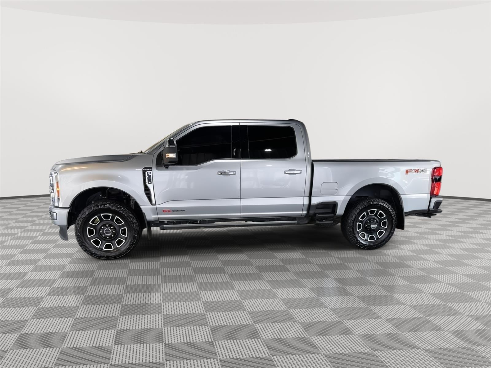 Vehicle photo 2
