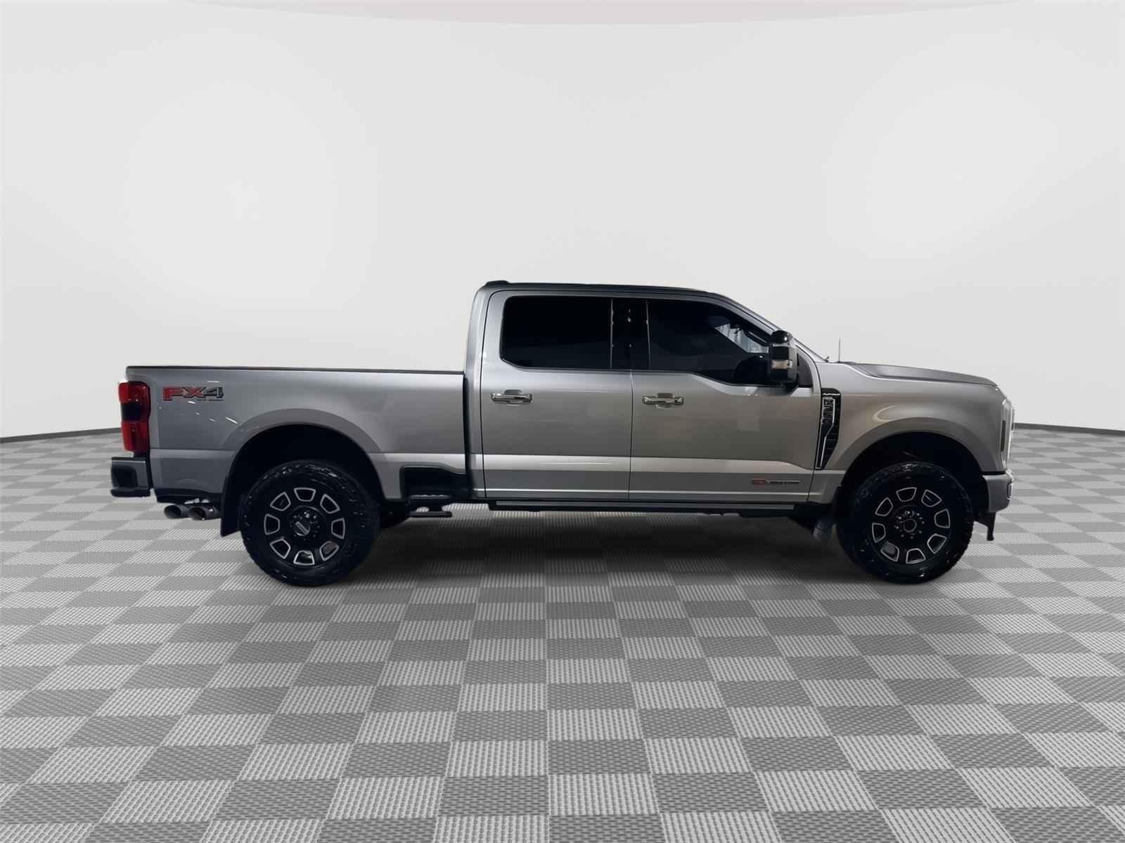 Vehicle photo 6