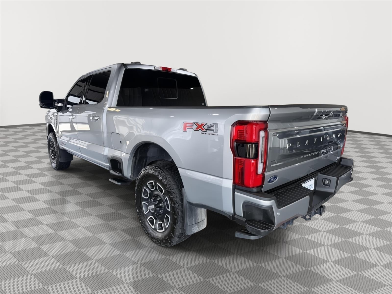 Vehicle photo 9
