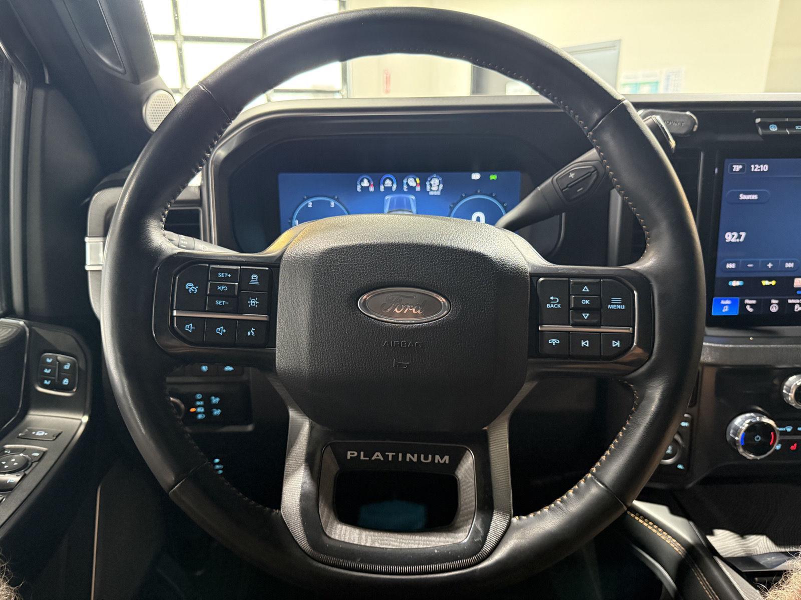 Vehicle photo 12