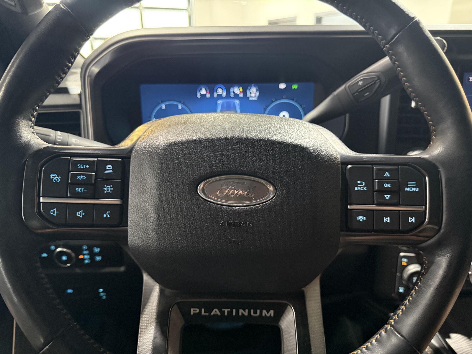 Vehicle photo 13