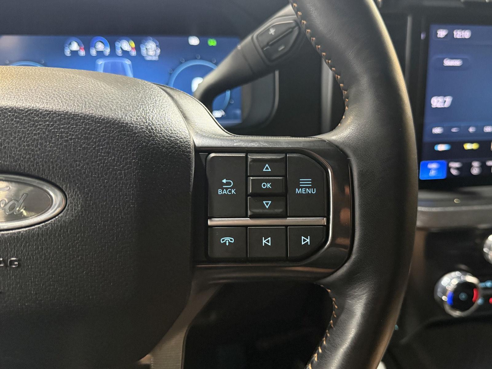 Vehicle photo 15