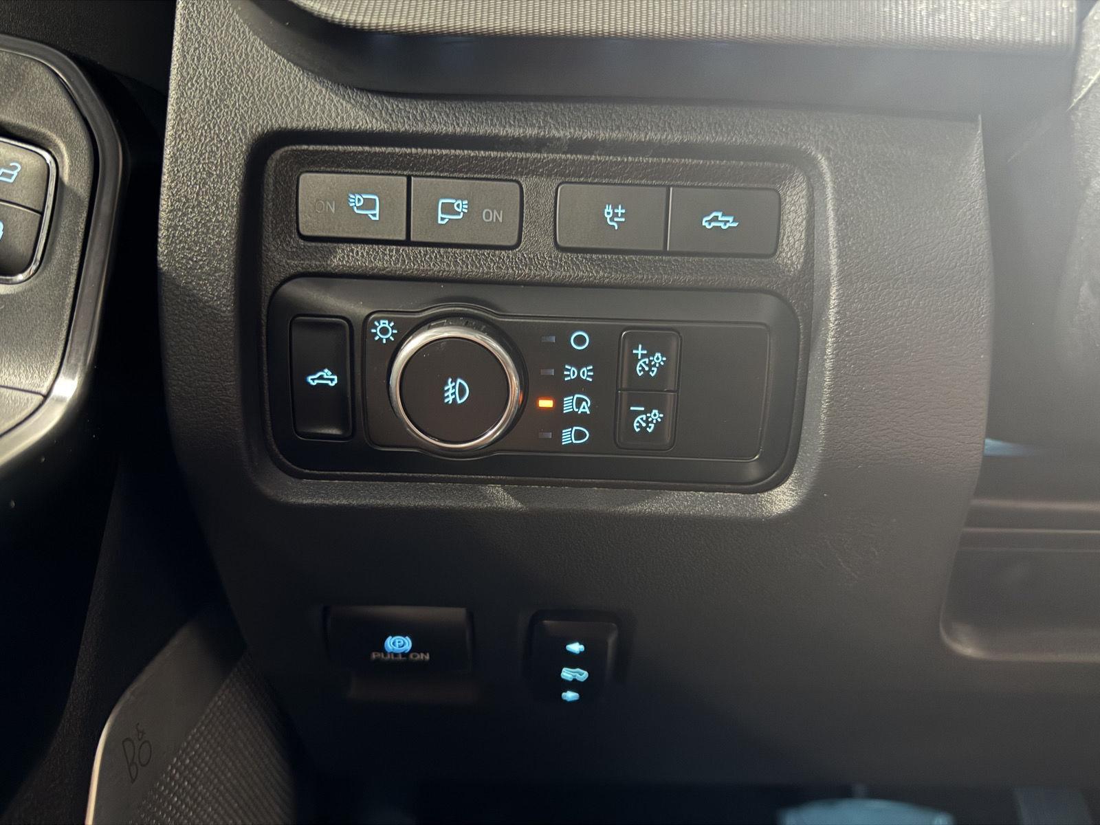 Vehicle photo 16