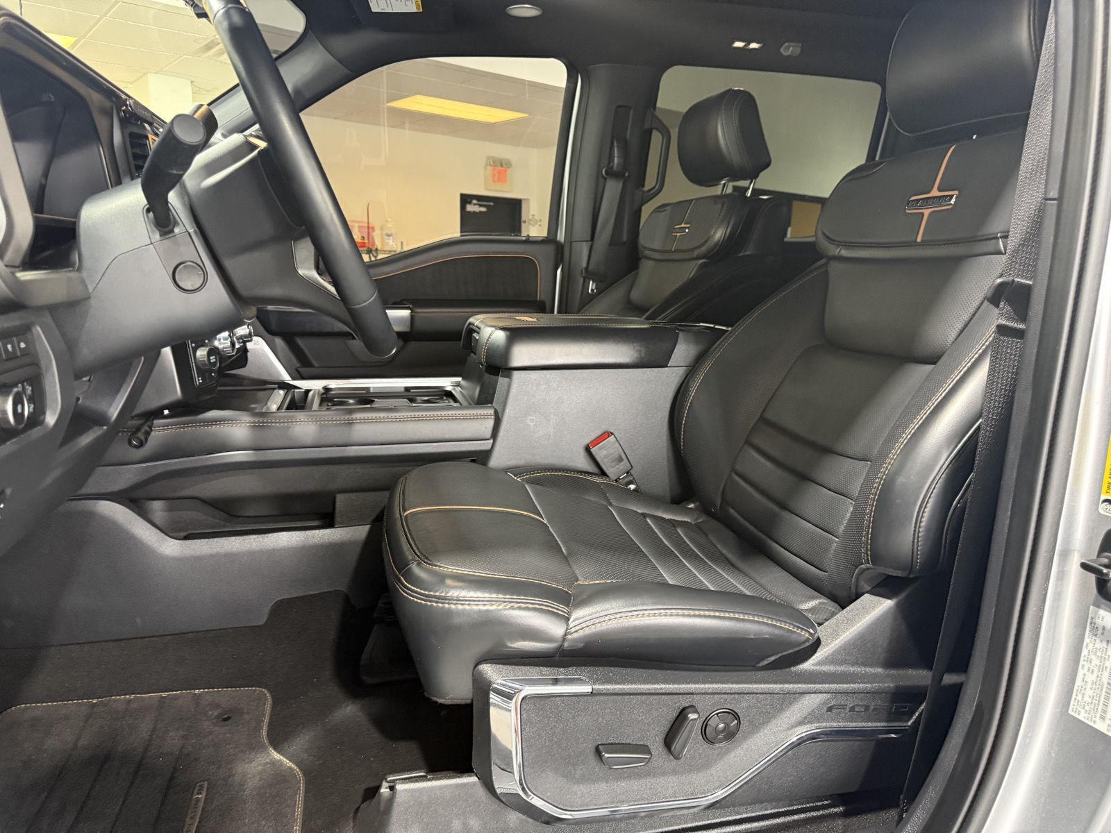 Vehicle photo 19