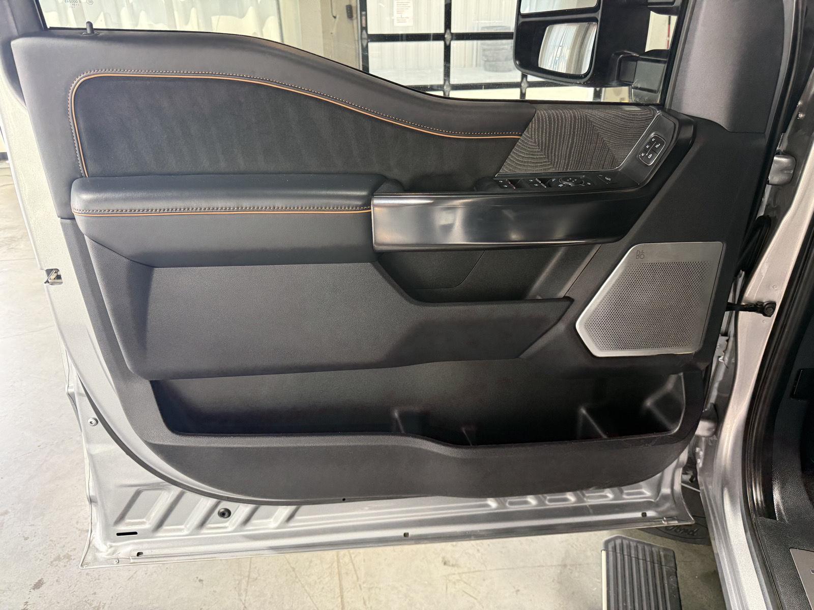 Vehicle photo 21