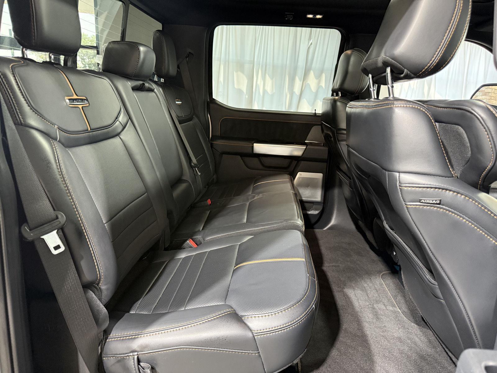 Vehicle photo 25
