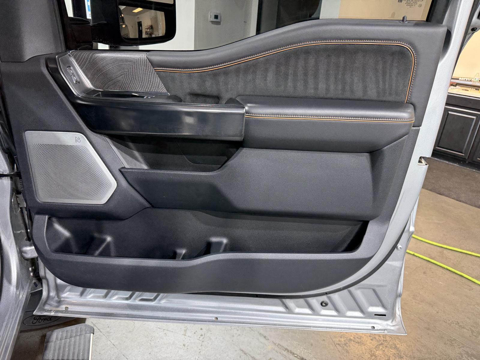 Vehicle photo 27