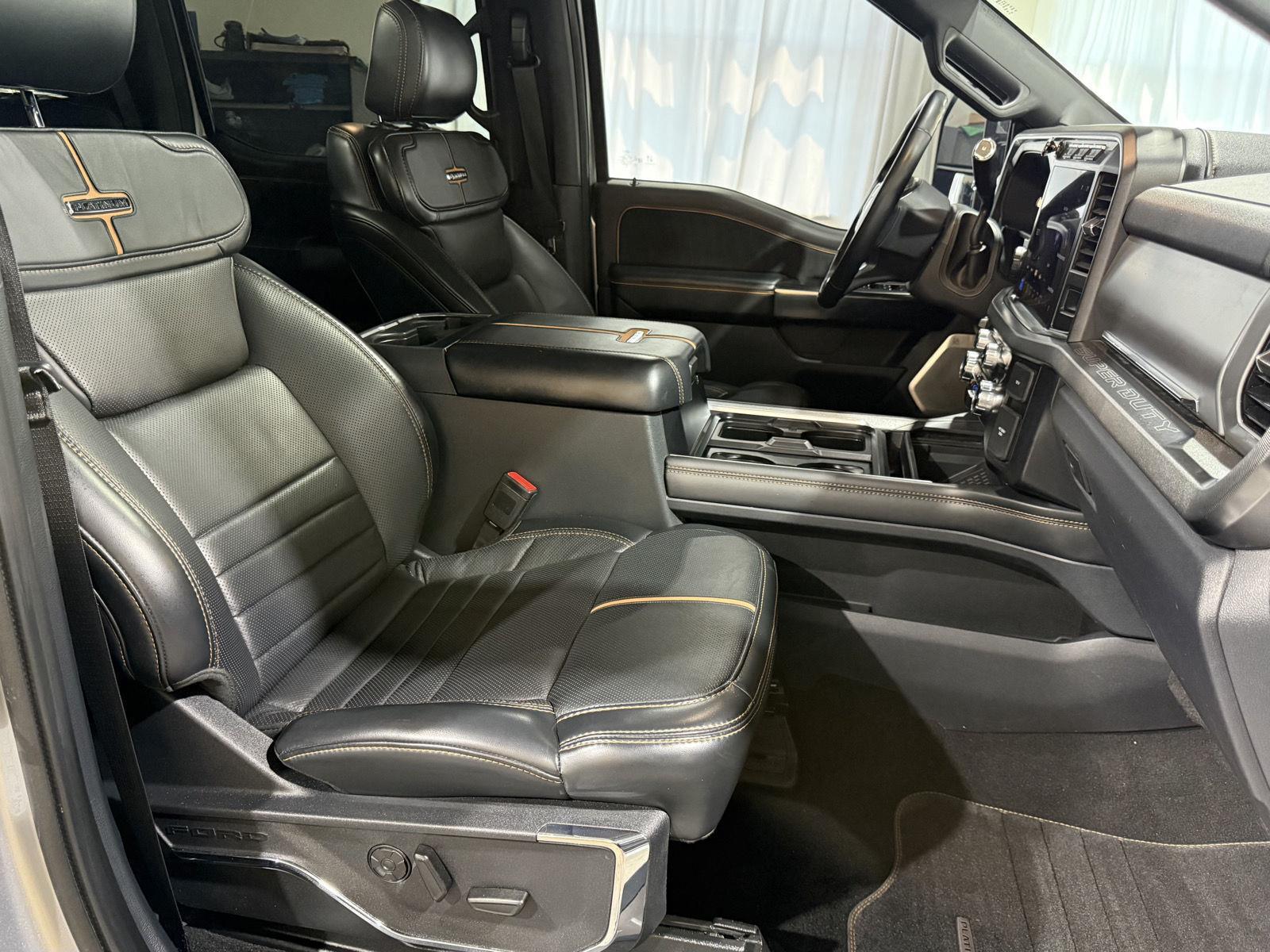 Vehicle photo 28