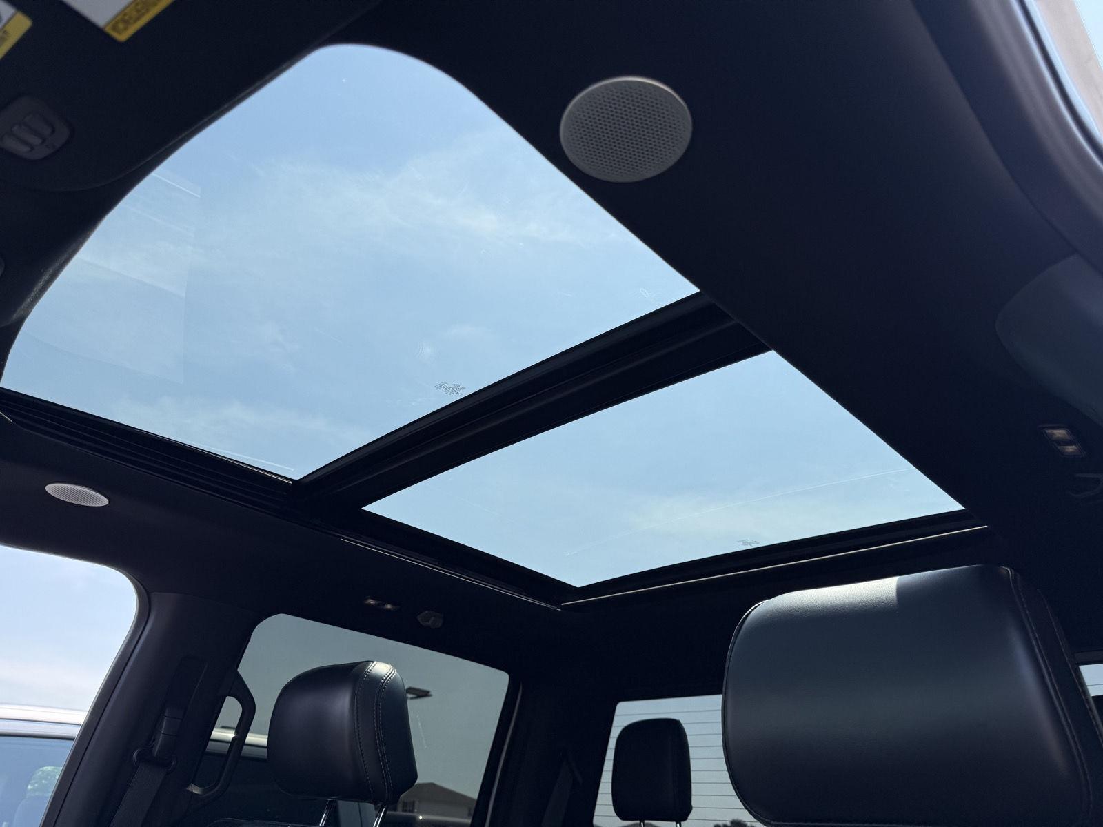 Vehicle photo 31