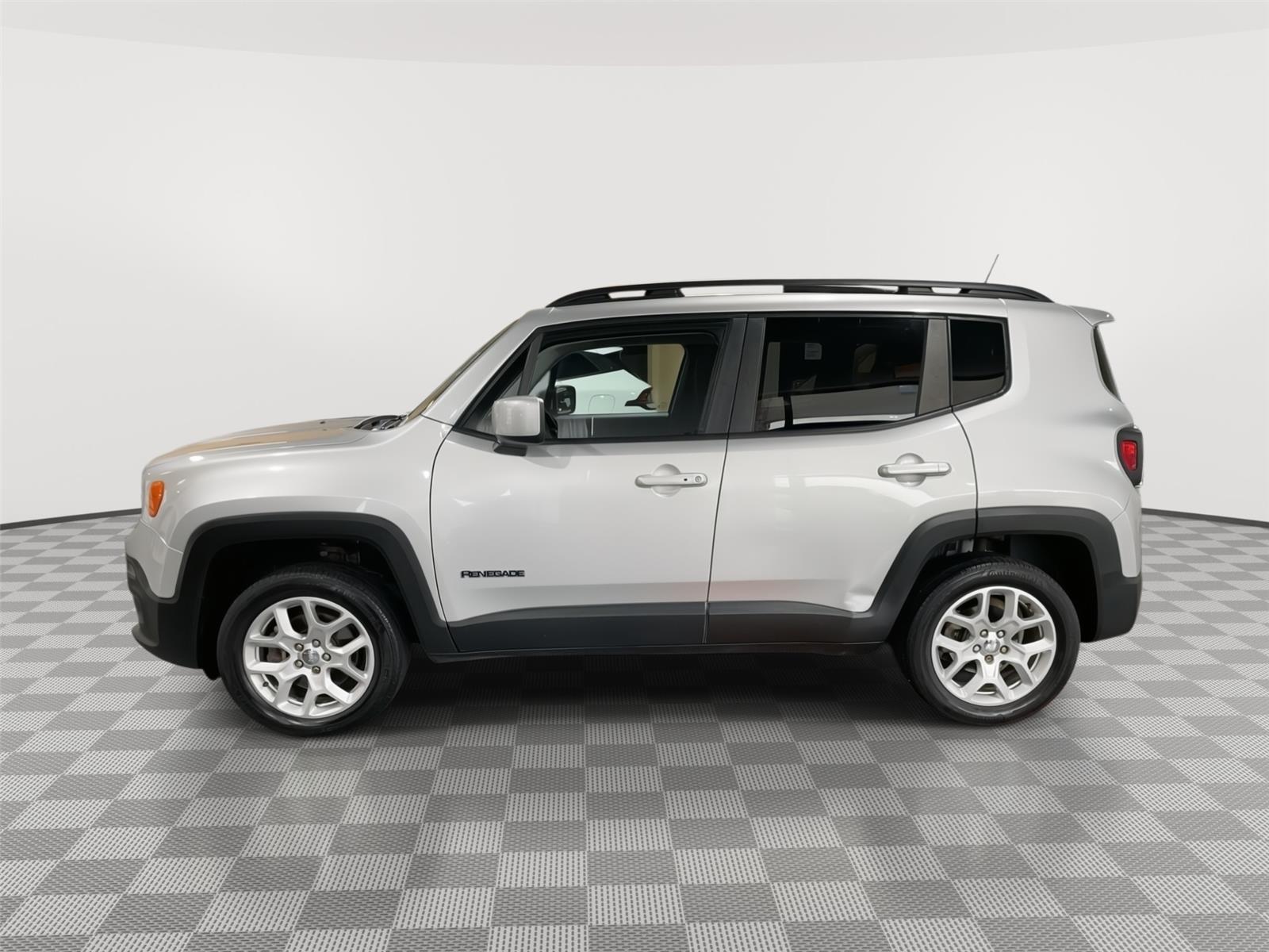 Vehicle photo 2