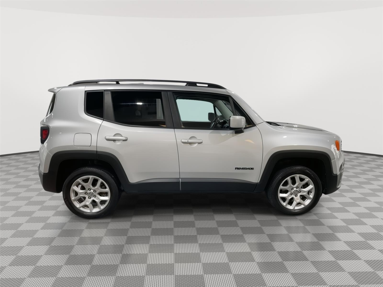 Vehicle photo 6