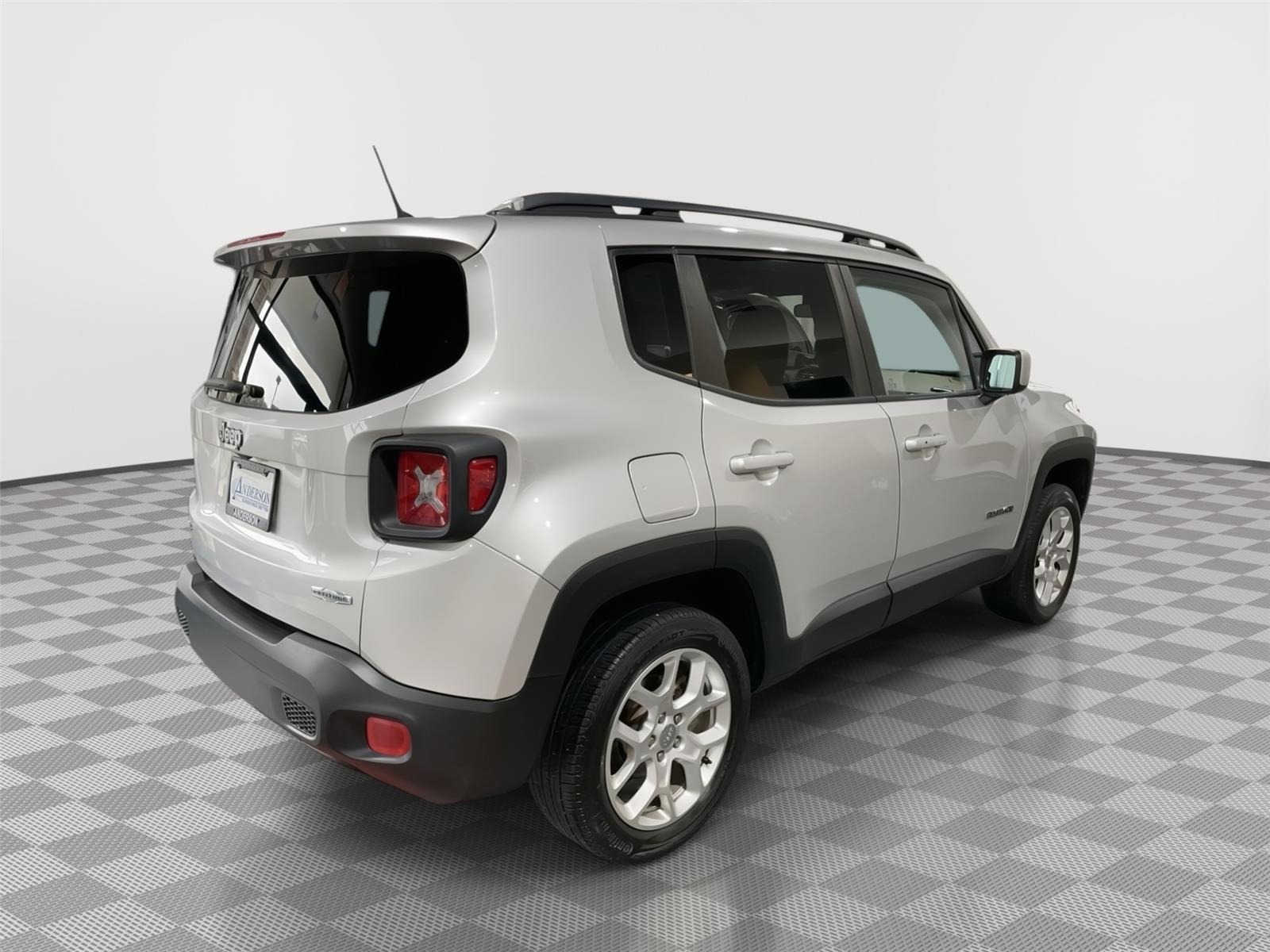 Vehicle photo 7