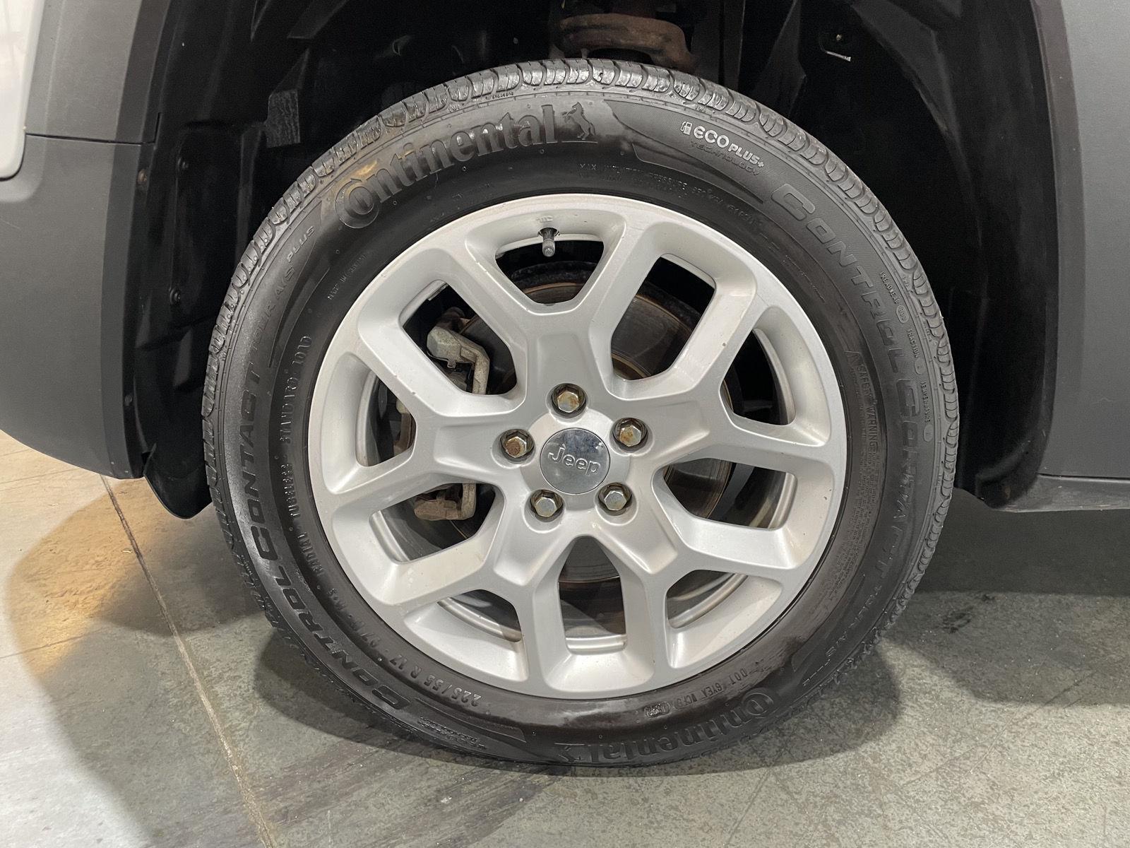Vehicle photo 10