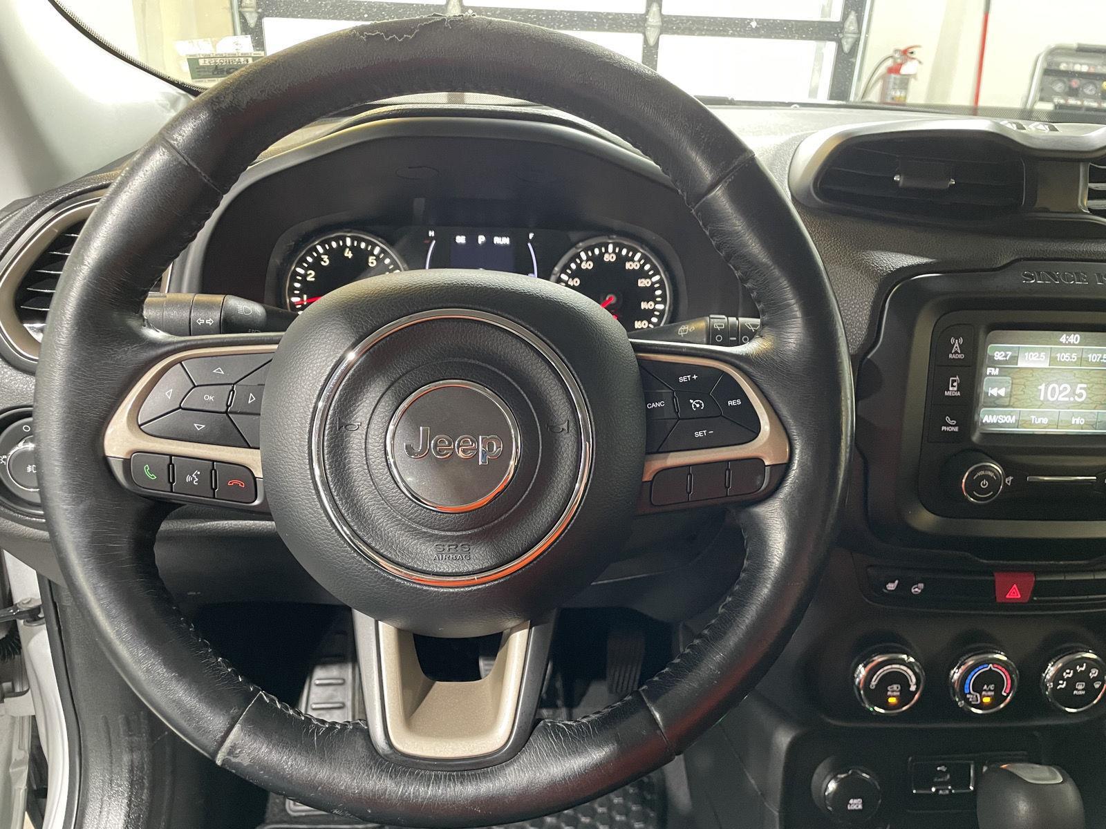 Vehicle photo 12