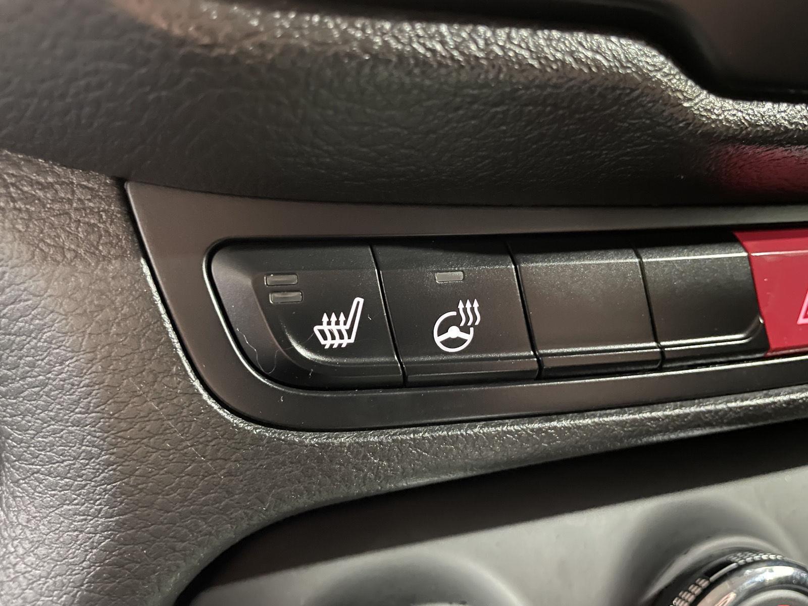 Vehicle photo 16