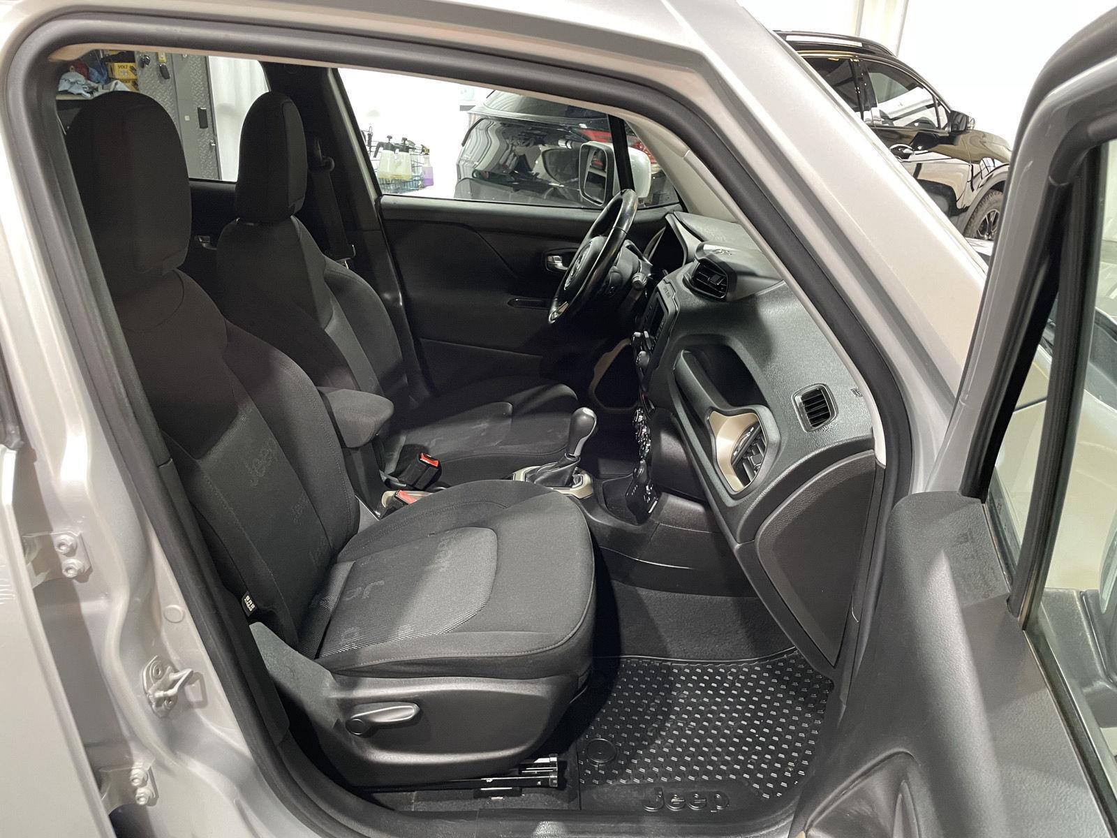 Vehicle photo 20