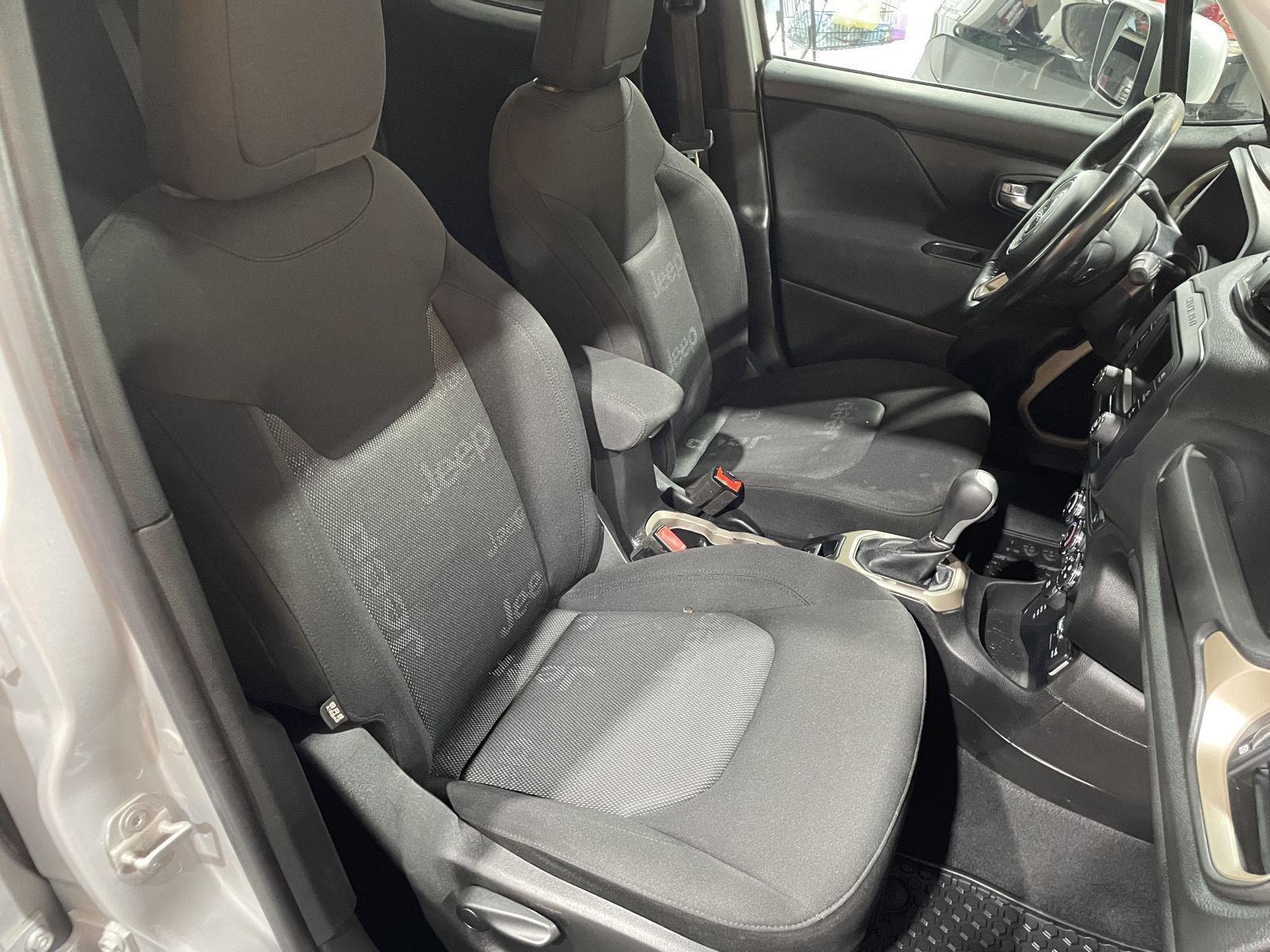 Vehicle photo 21