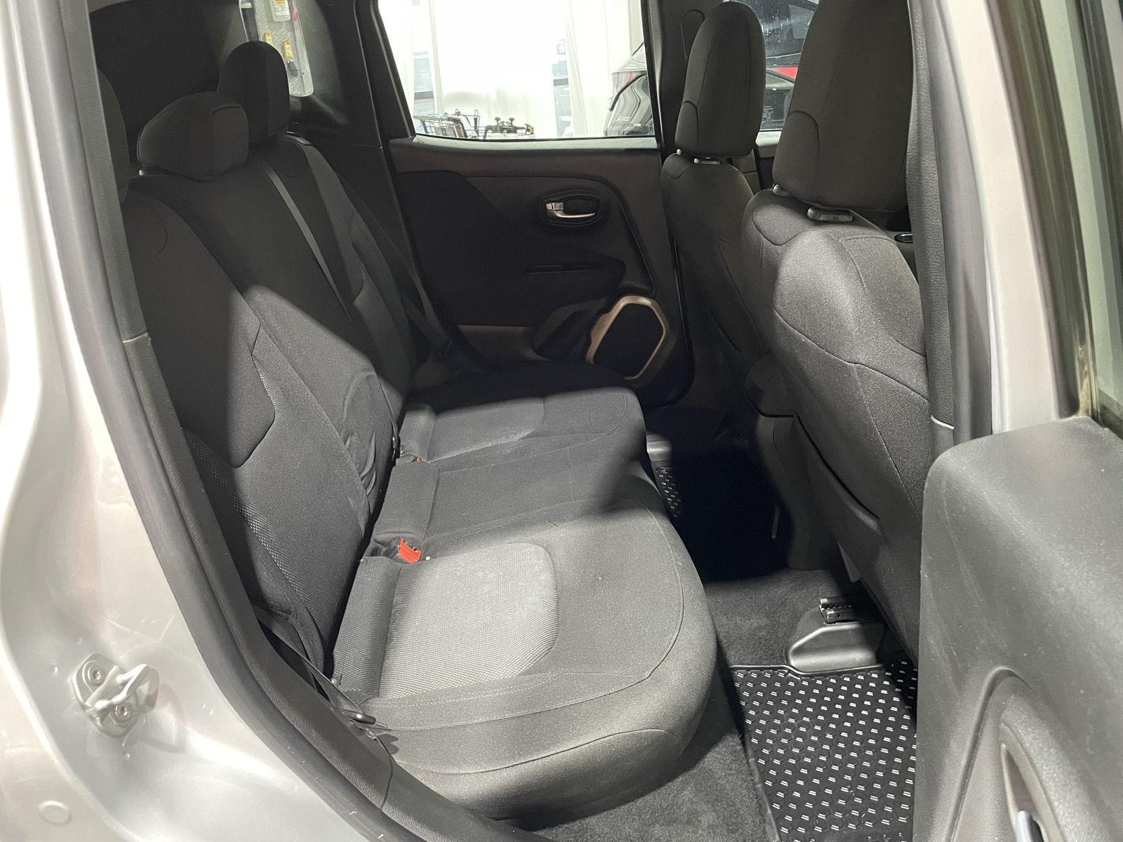 Vehicle photo 24
