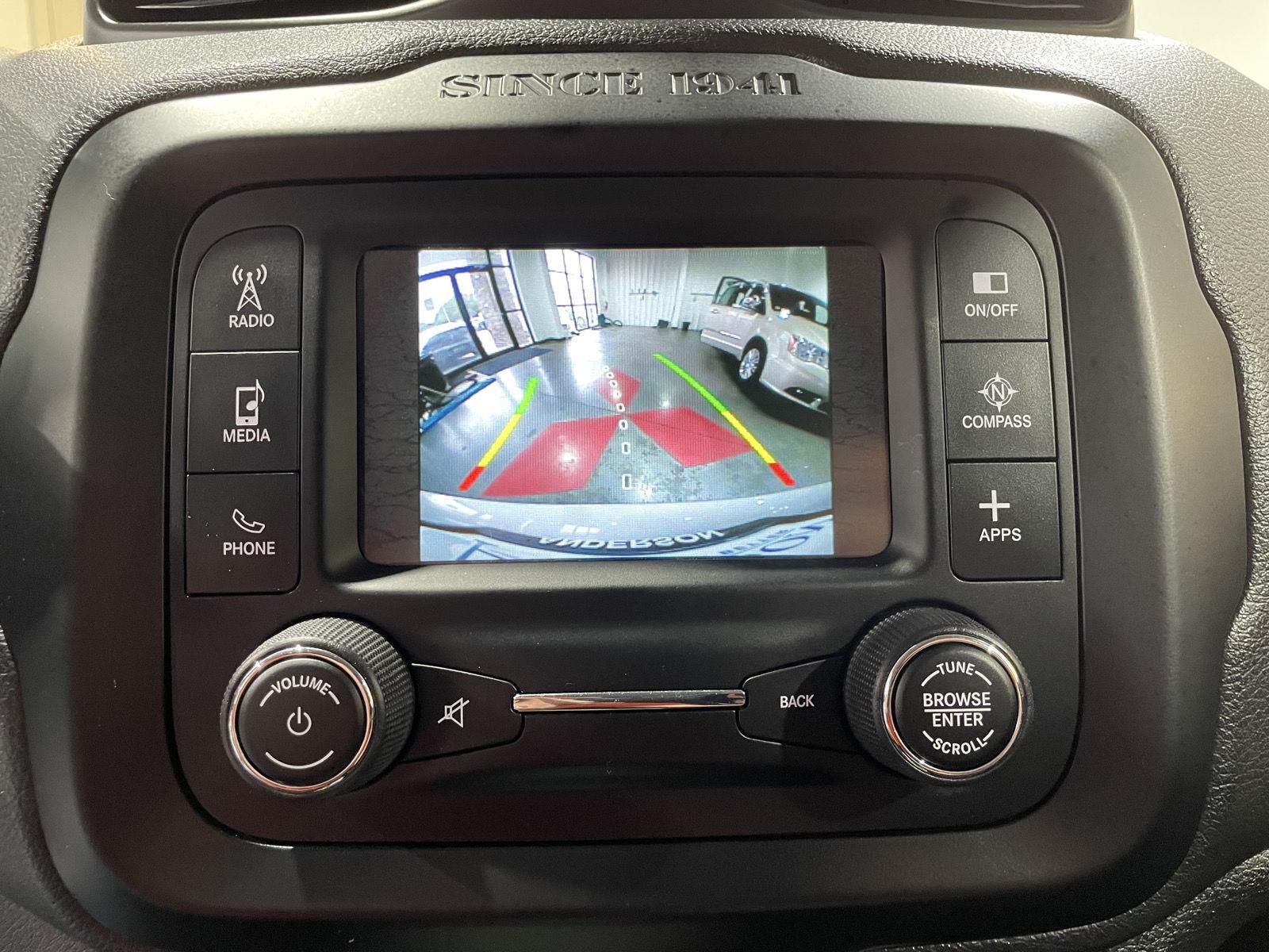 Vehicle photo 29