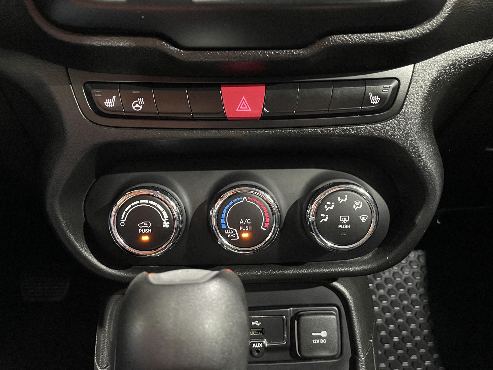 Vehicle photo 30