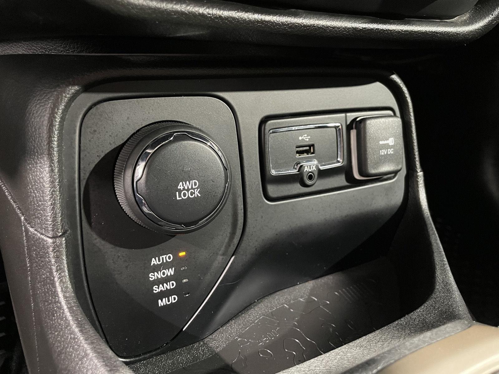 Vehicle photo 31