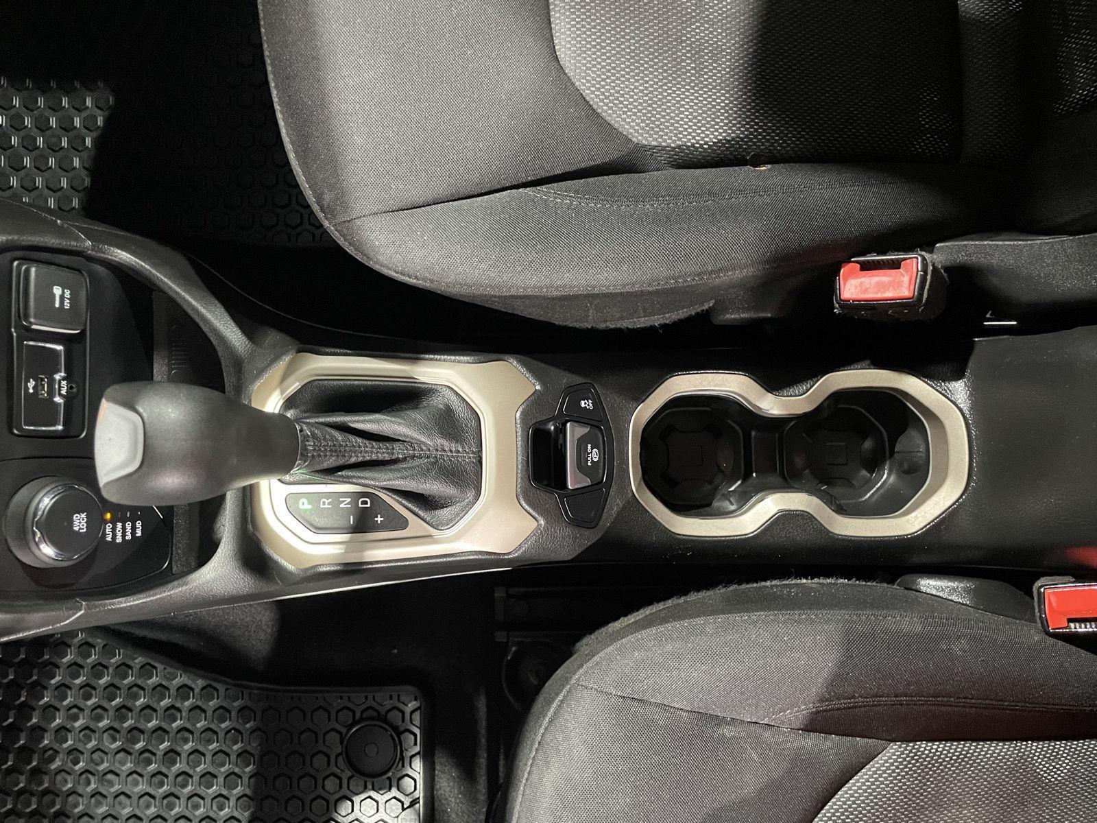 Vehicle photo 32