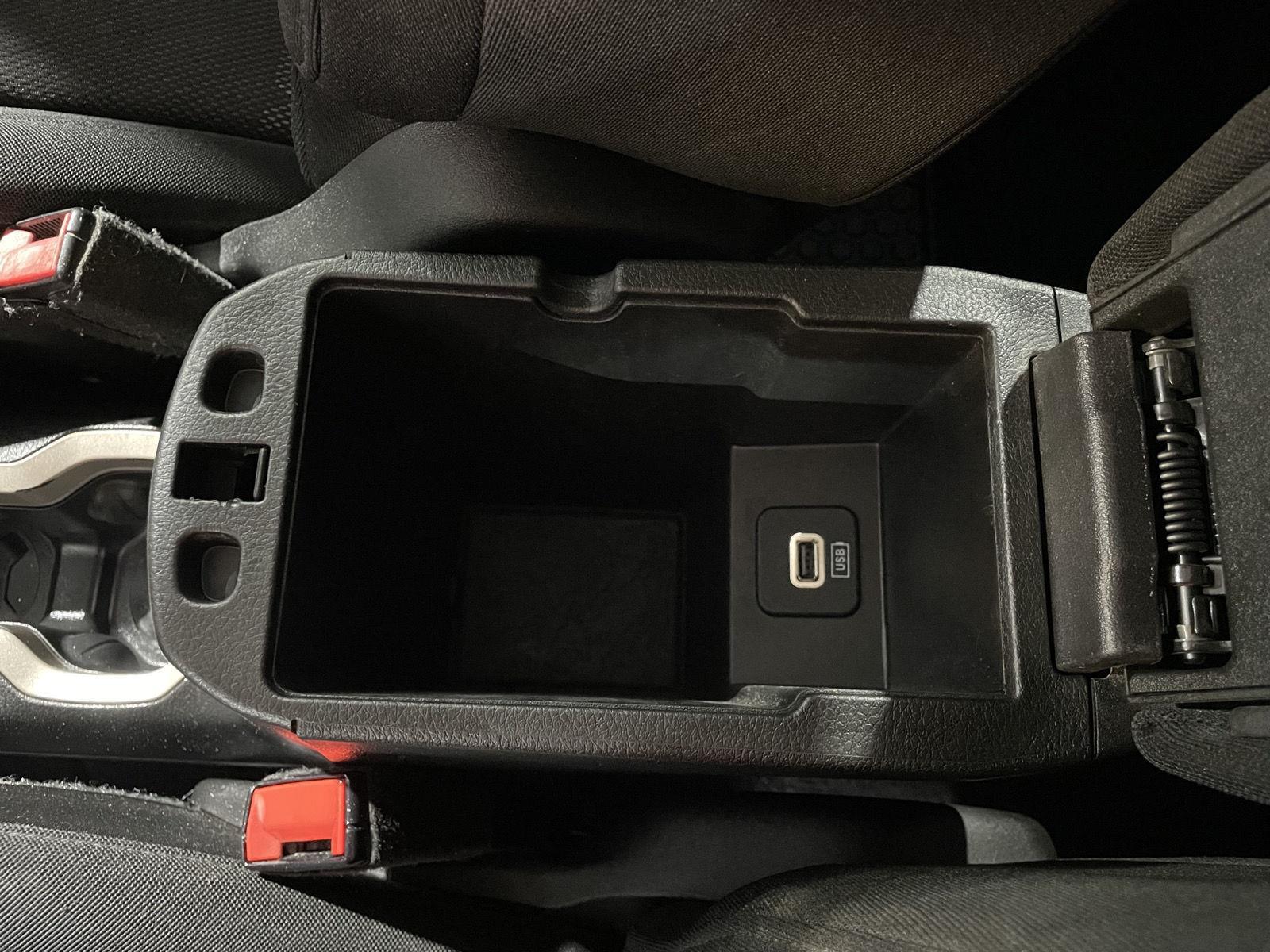 Vehicle photo 33