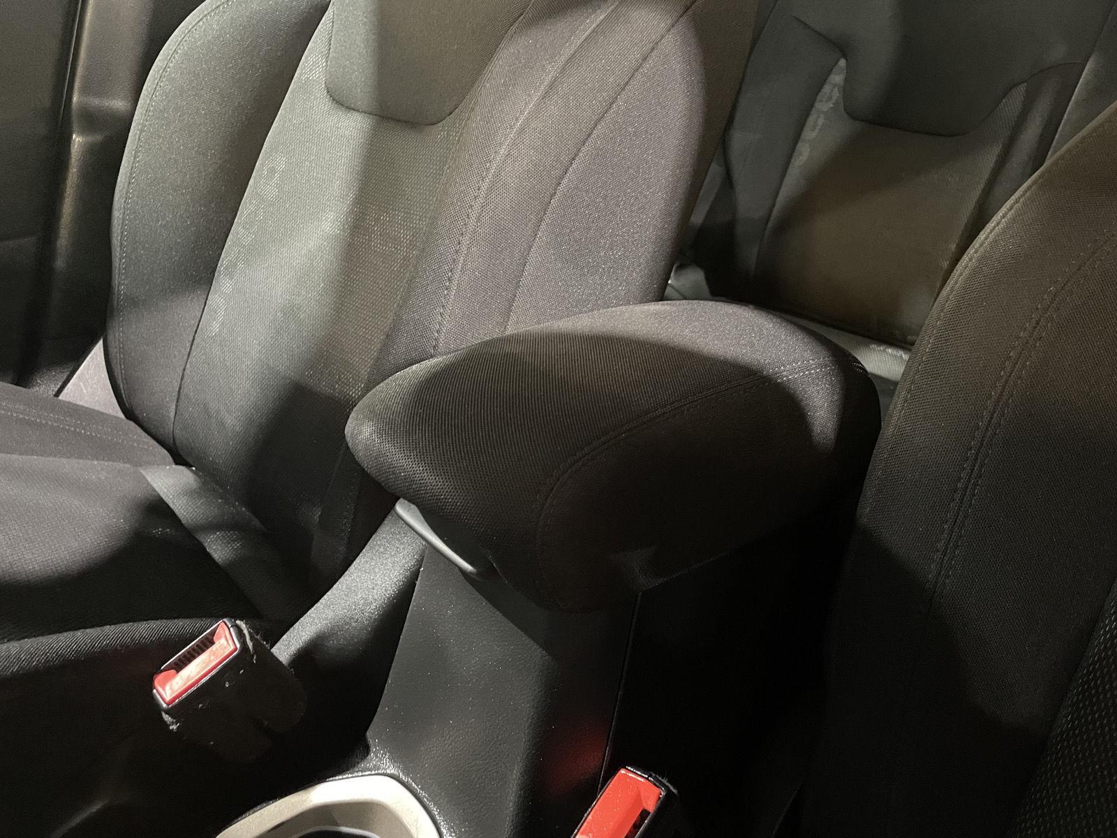 Vehicle photo 34