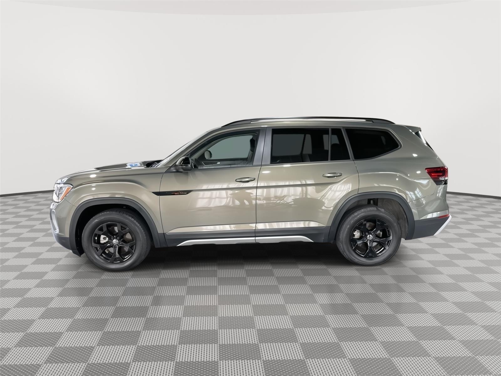 Vehicle photo 2