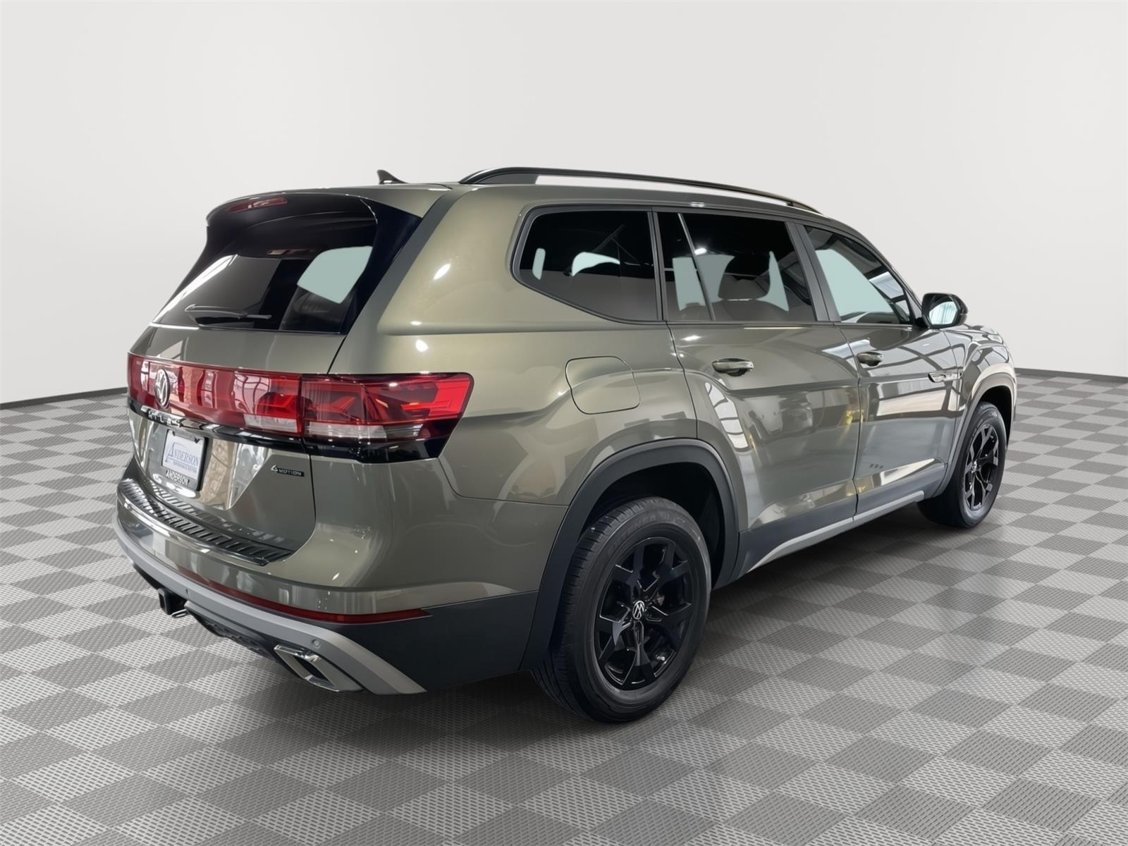 Vehicle photo 7