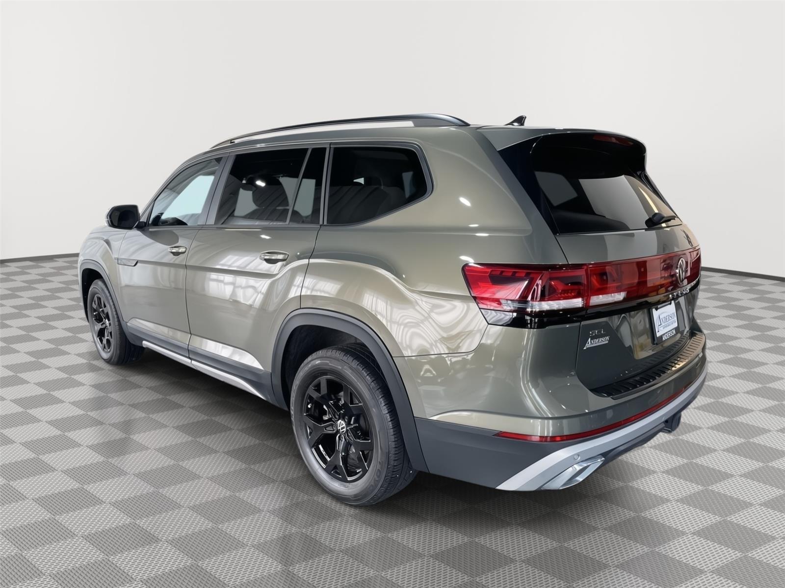Vehicle photo 9