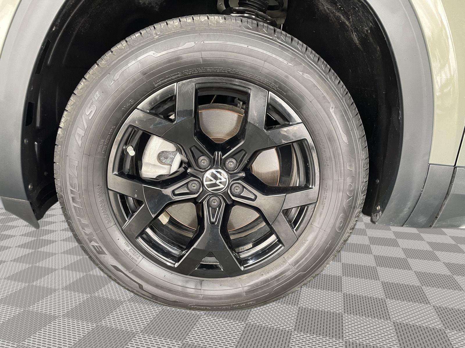 Vehicle photo 10