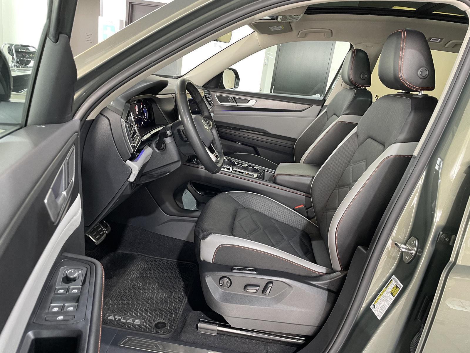 Vehicle photo 18