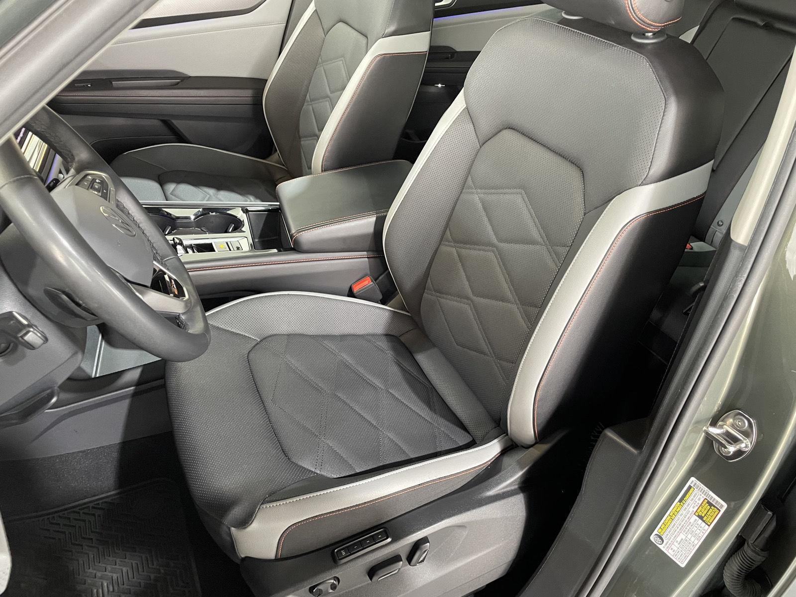 Vehicle photo 19