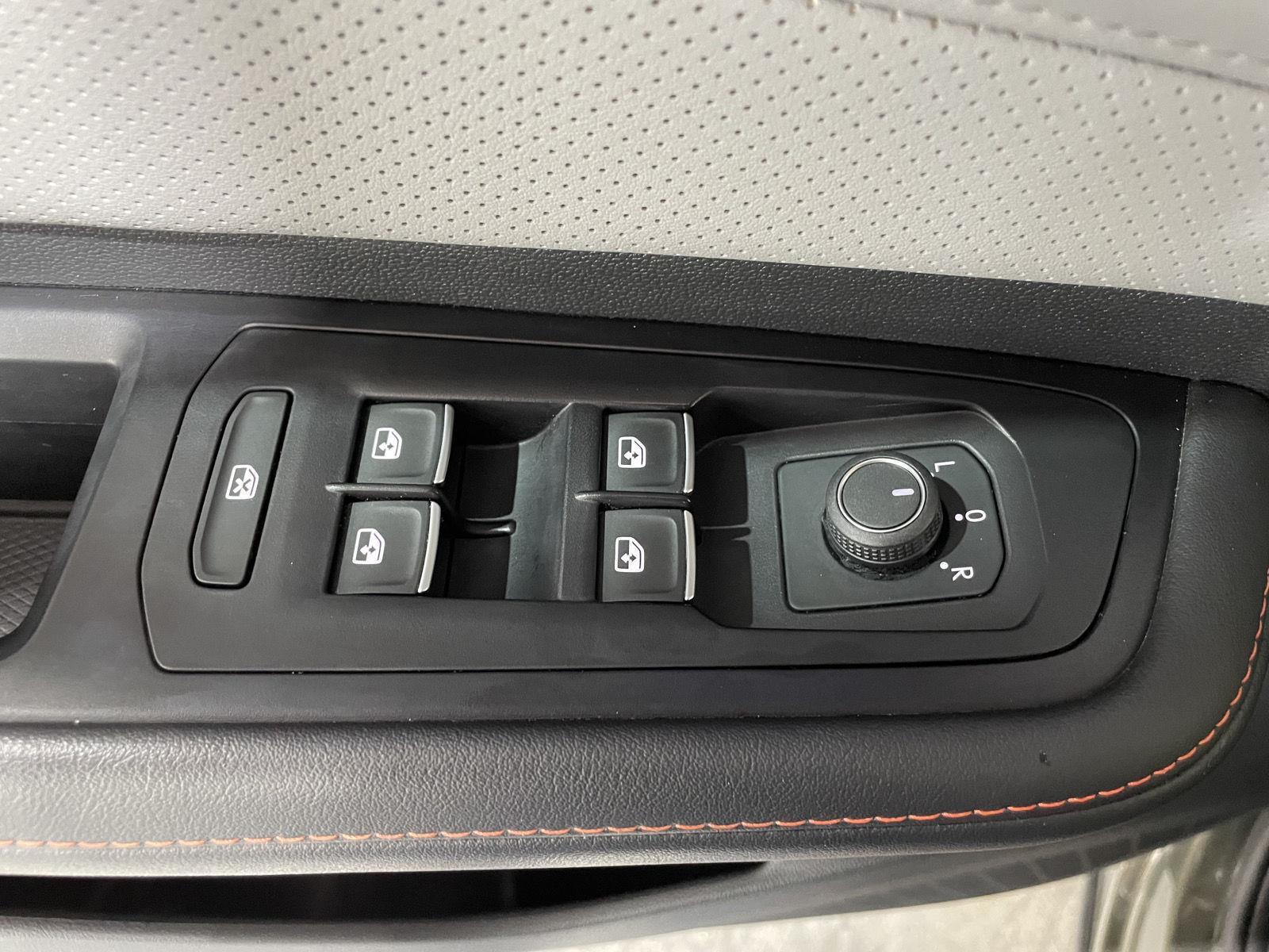 Vehicle photo 20
