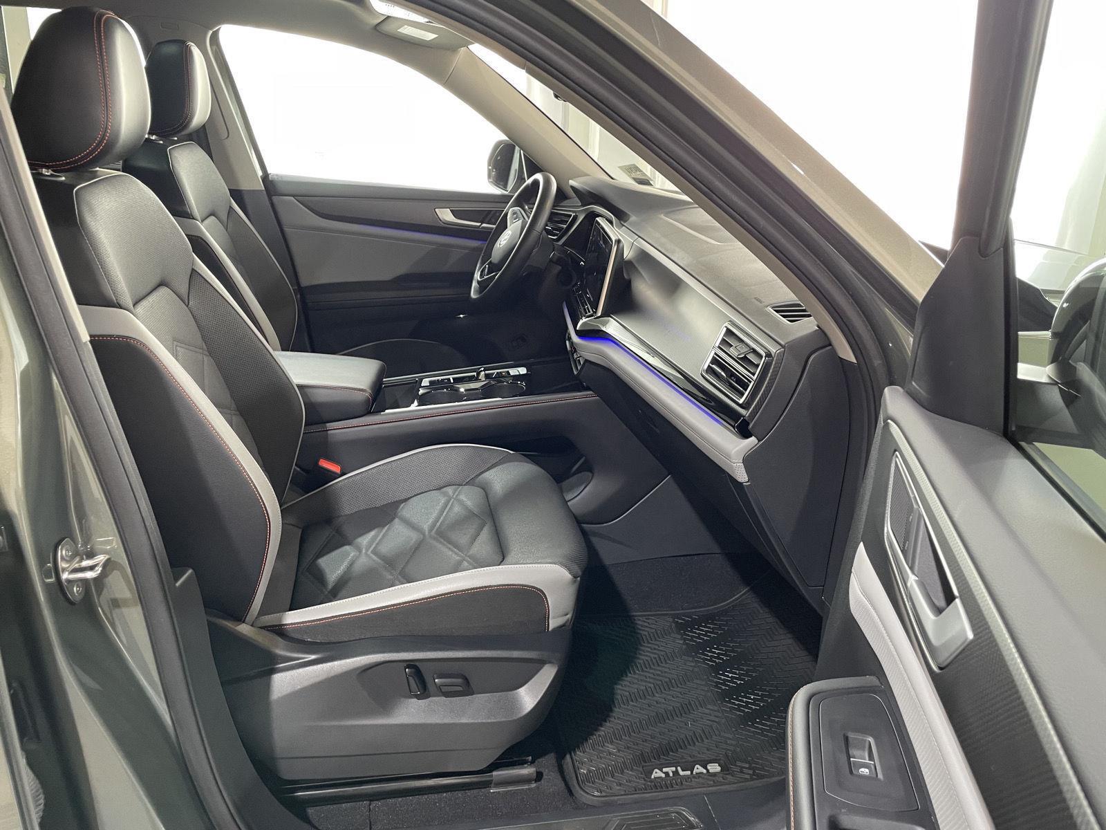 Vehicle photo 25
